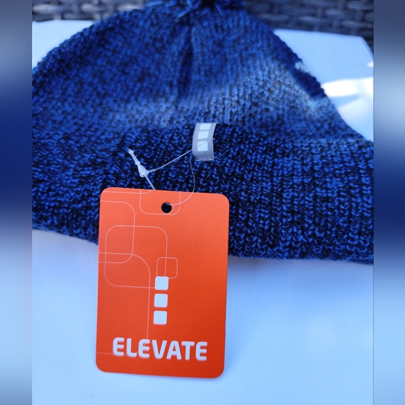 Elevate VAULT Knit Toque Flyunify  Unisex - Picture 4 of 7